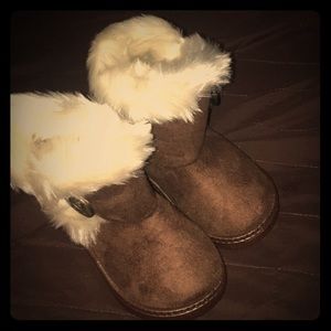 Size 6 (NOT UGG BOOTS) just bought off amazon